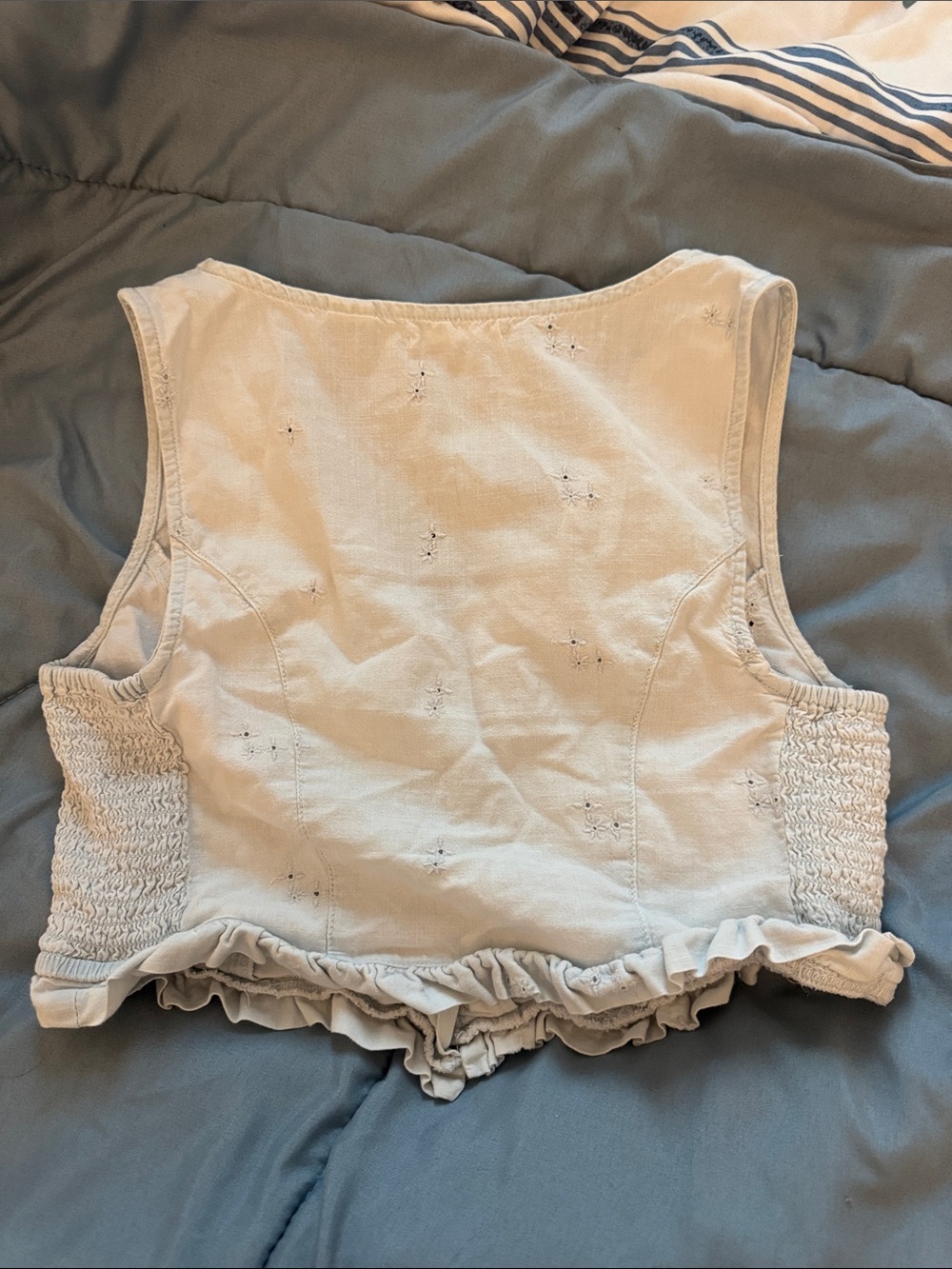 Levi's Light Blue Button-Front Cropped Tank - Picture 2 of 2